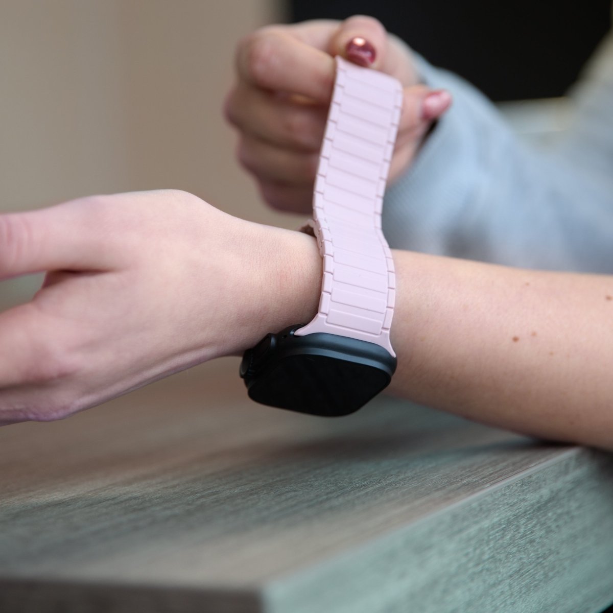 Mobilize Silicon Watch Band - Magnetic - For Apple 42/44/45/49Mm - Pink - 123TelecomShop