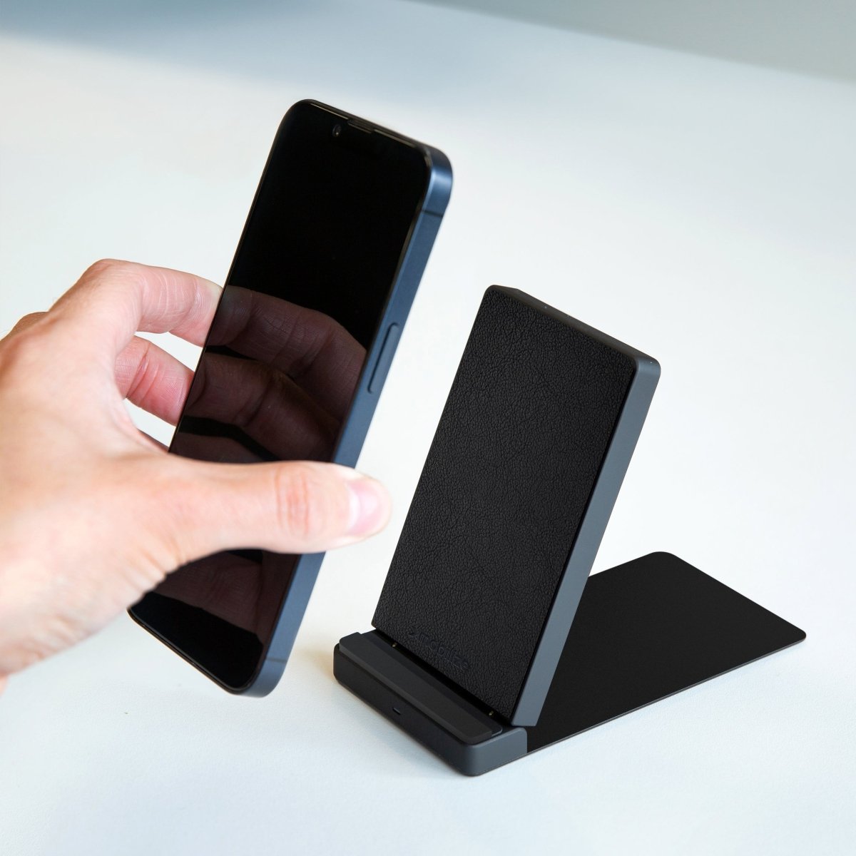 Mobilize Wireless Fast Charger Foldable 5W/7.5W/10W/15W Pu Leather Black - 123TelecomShop